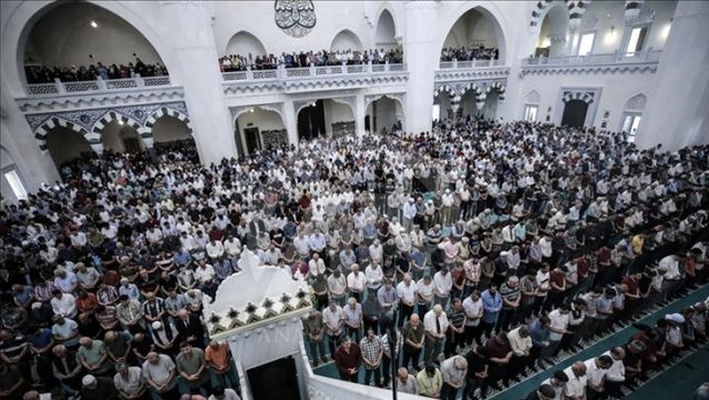 Son dakika: Cuma günü ve kandil gecesi camiler kapalı tutulacak