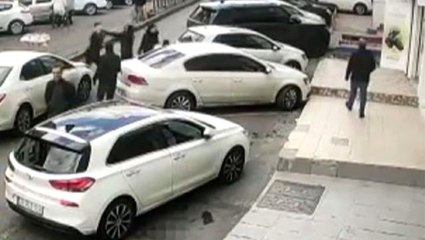 Fatih'te "yan bakma" kavgasında bir kişi yaralandı
