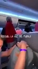 下载视频: El indignante trato de los pasajeros a la tripulación de Aerolíneas Argentinas que voló para repatriarlos por el borte de Coronavirus