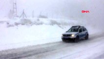 KÜTAHYA Domaniç'te kar yağışı trafiği olumsuz etkiledi