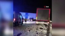 Karda kayan tırlar birbirine girdi, trafik felç oldu