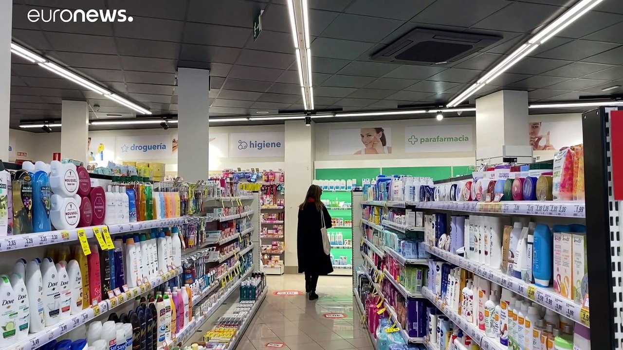 À Madrid, le confinement pousse des bénévoles à aider les personnes isolées