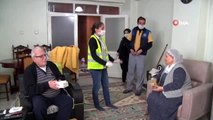 Diyarbakır Büyükşehir Belediyesinden yaşlılara koruyucu maske ve kolonya dağıtımı