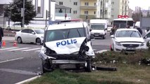 NİĞDE Polis otosu ile otomobil çarpıştı: 2'si polis 5 kişi yaralı