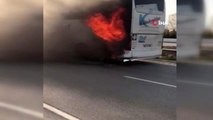 Manisa'da seyir halindeki otobüs alev alev böyle yandı