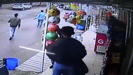 İnegöl'de motosikletin otomobille çarpışması kamerada