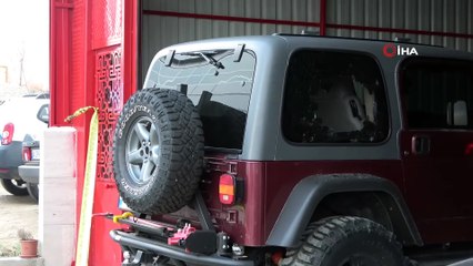 Araç içinde pusuya yatan kişilerin dehşet saçtığı anlar kamerada