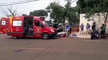 Télécharger la video: Acidente de trânsito é registrado na Rua Pio XII, na região do Bairro Neva