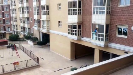 "Hola don Pepito, hola don José"