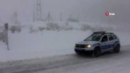 Kar yağışı, sis ve buzlanma sürücülere zor anlar yaşattı