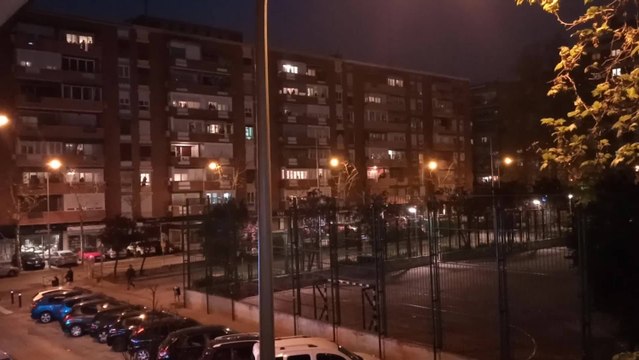 Nueva jornada de aplausos en homenaje a los sanitarios