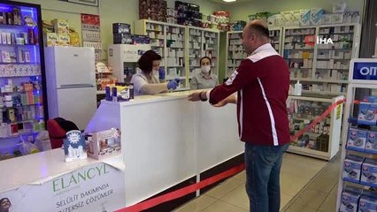 Eczaneden korona virüsü tehdidine karşı '1 metre kuralı'
