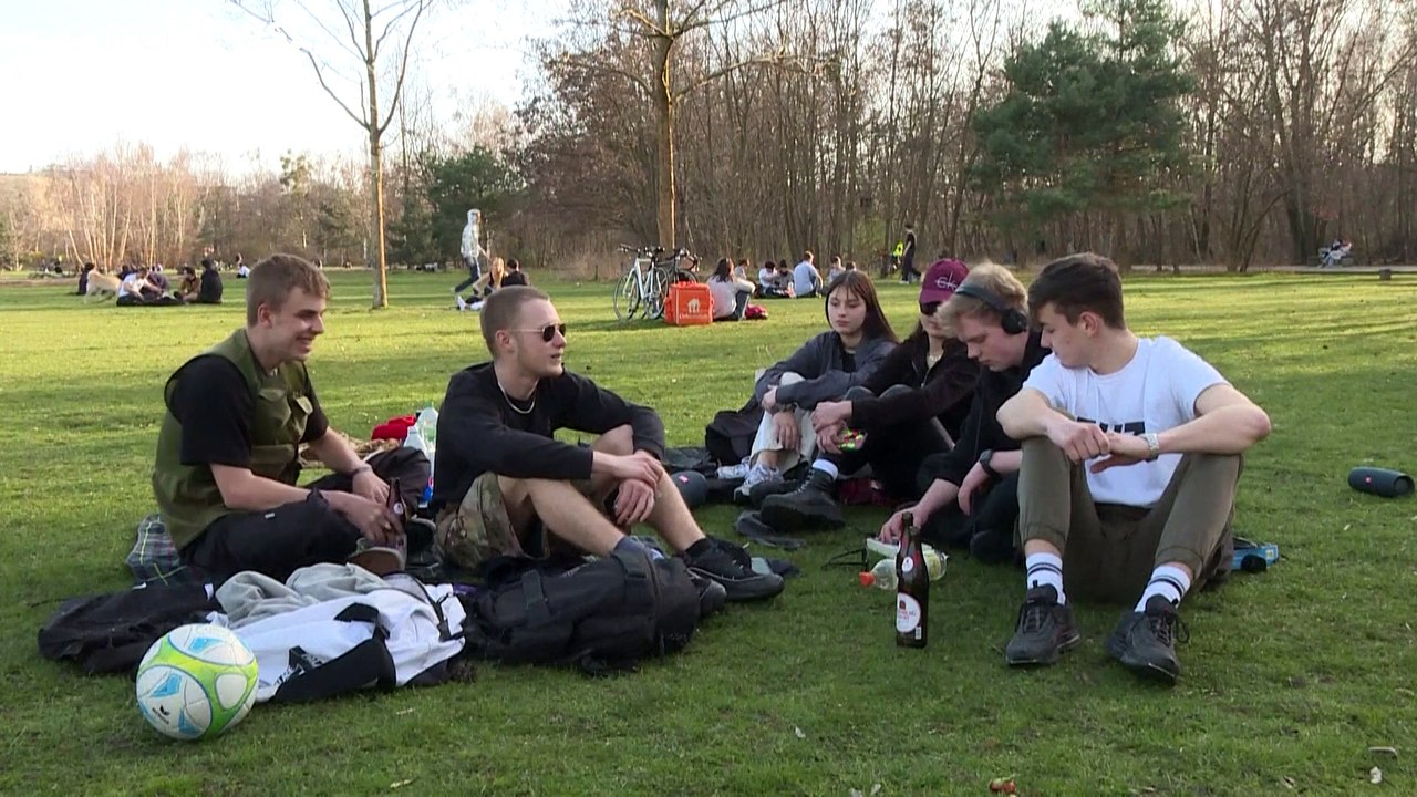 Trotz Covid-19: Unbekümmert im Park