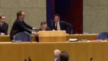 El ministro de Sanidad de Países Bajos se desmaya durante un pleno debido al agotamiento por la crisis del coronavirus