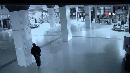 Elazığ'daki 5.0'lık deprem anı kamerada