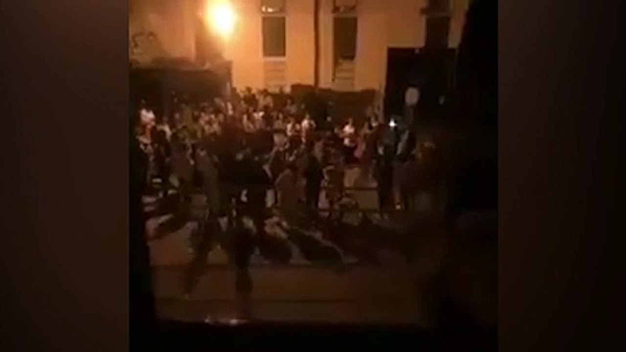 Fiesta en las Tres Mil Viviendas con el estado de alarma activado