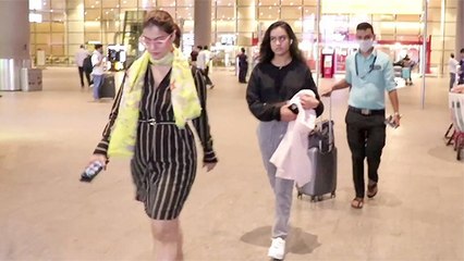 Kajol Along With Her Daughter Spotted At Mumbai Airport Returning From Vacation