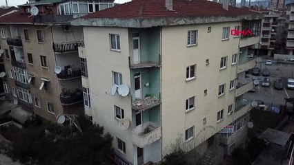 PENDİK'TE 4 KATLI BİNANIN BALKONLARI ÇÖKTÜ