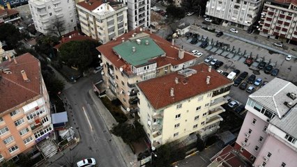 Pendik'te balkonları çöken bina havadan görüntülendi