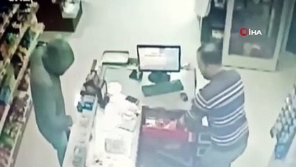 Marketi gasp edip sevgilisiyle eğlendi