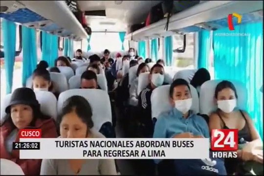 Turistas nacionales regresan a Lima desde Cusco