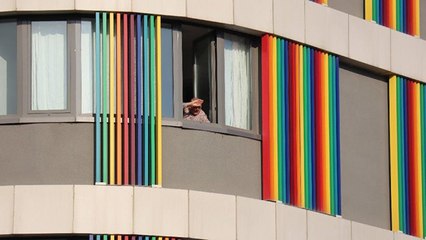 Çocuklardan ailelerine yurtta erzak yardımı