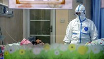 Çinli yetkililer, salgın tehlikesine ilk kez dikkat çeken doktorun ailesinden özür diledi