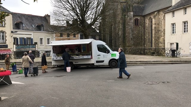 Confinement : le premier marché du vendredi, place Saint-Michel