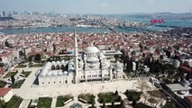 CUMA NAMAZINDA KAPALI OLAN SULTANAHMET CAMİİ HAVADAN GÖRÜNTÜLENDİ