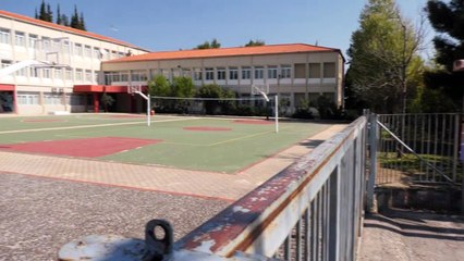 Λουκέτο και στα προαύλια των σχολείων για την αποφυγή συναθροίσεων