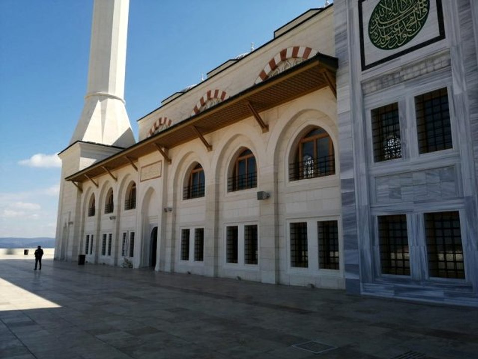 Cuma namazı kılınmayan Çamlıca Camii havadan görüntülendi