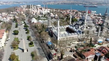 İstanbul'un tarihi camileri boş kaldı
