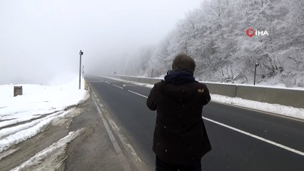 Bolu Dağı’nda hafif kar yağışı ve sis