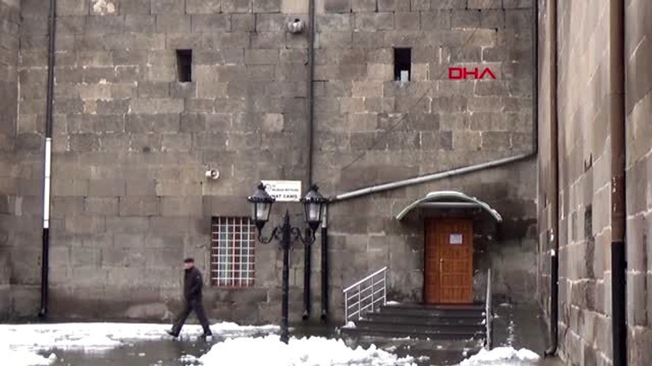 Kayseri'de koronavirüs tedbirleri kapsamında cuma namazı kılınmadı