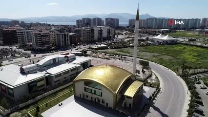İzmir'de camiler Cuma namazı vakti boş kaldı