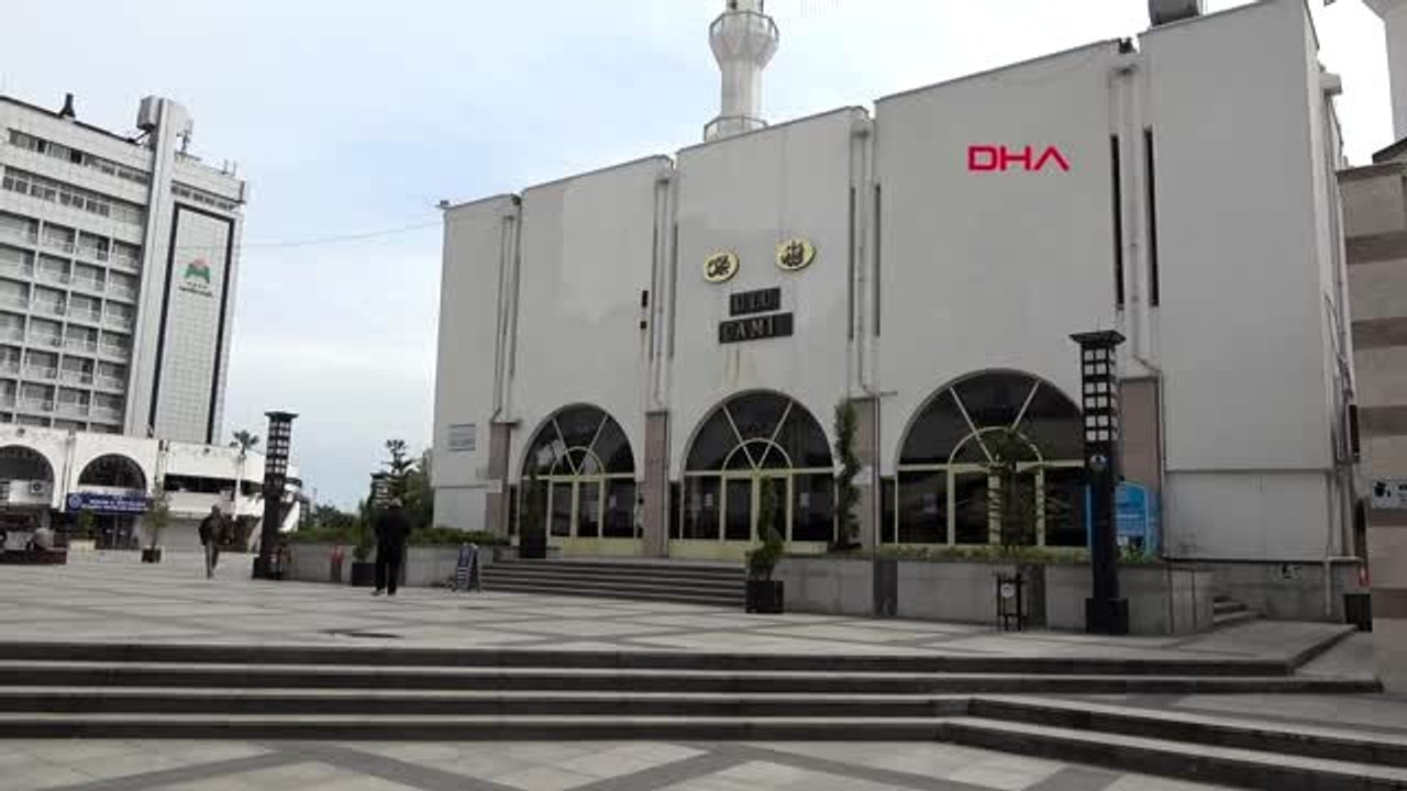 MERSİN Camilerde koronavirüs tedbirleri gereği cemaatle Cuma namazı kılınmadı