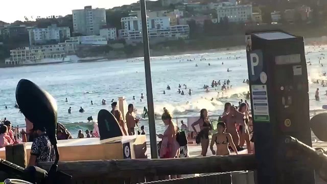 Coronavirus fears don't stop beachgoers flock to Bondi Beach in Sydney