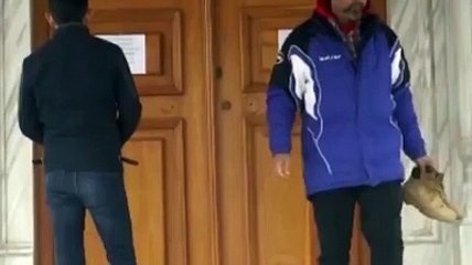 Koronavirüs | Kilitli cami kapılarını görünce ağladılar