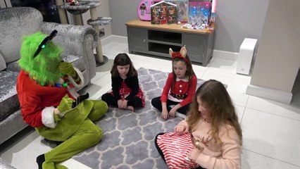 Sophia, Isabella e Alice na Festa do Natal com Presentes e Surpresas