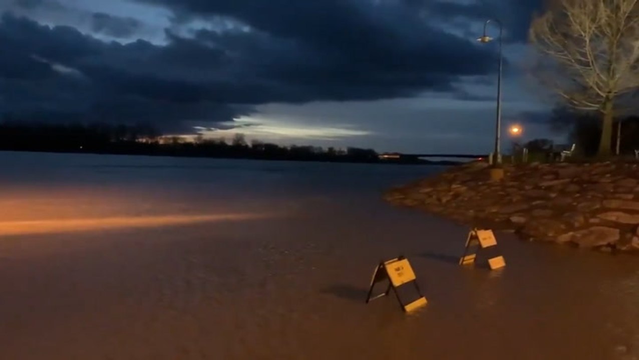 Missouri River triggers minor flooding