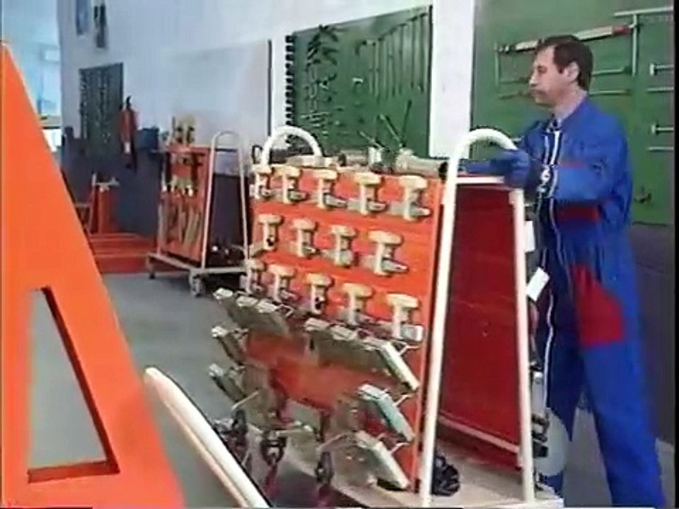 TRUCK FRAME MACHINE FOR CHASSIS REPAIR -TECH TIPS FOR TRUCK COLLISION REPAIR BY CELETTE