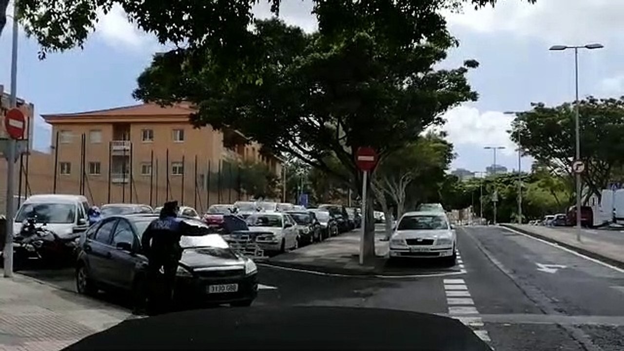 Artificieros detonan un paquete sospechoso en el Centro de Salud Los Gladiolos  en plena crisis por el coronavirus
