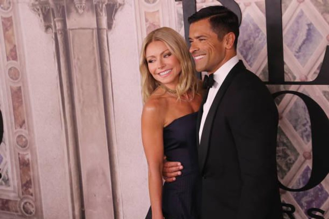 Kelly Ripa and Mark Consuelos Gave a Million-Dollar Donation to the Coronavirus Cause