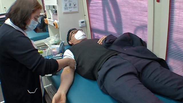 어려움 함께 나눠요...꾸준히 이어지는 단체 헌혈 / YTN