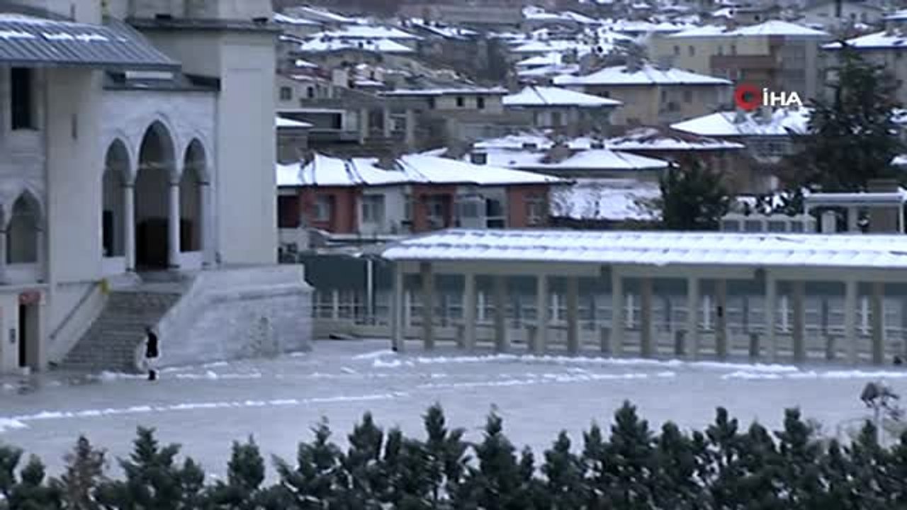 Kocatepe Camii'nde Cuma namazı vakti sessizlik hakim