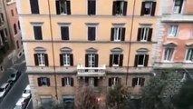 Canzone Bella Ciao dagli edifici in Italia