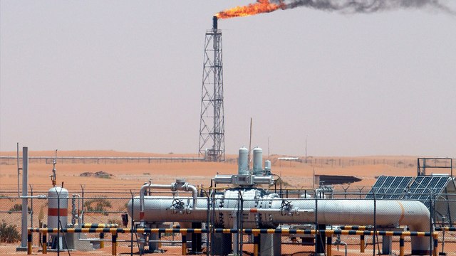 ما وراء الخبر- من المستفيد من استمرار انخفاض أسعار النفط؟