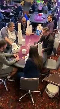 Tapis, Carré d'As, je remporte tout le papier toilette ... Drôle de partie de poker