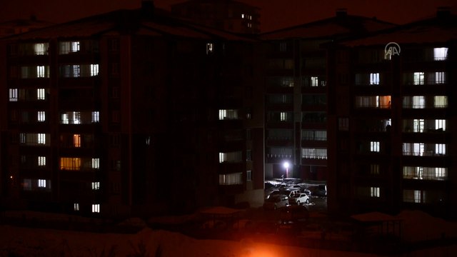 Koronavirüse karşı mücadele eden sağlık çalışanlarına alkışlı destek - BİTLİS