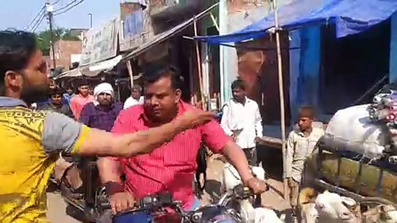 इकदिल में कोरोना को रोकने के लिए भीड़ वाले इलाकों को कराया गया खाली